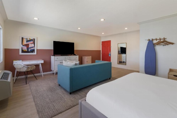 Signature Inn Oakland image 33