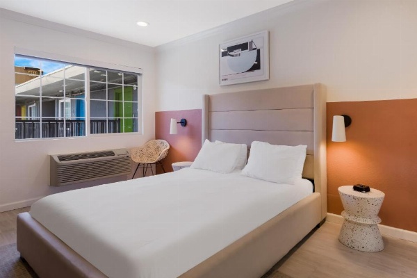 Signature Inn Oakland image 7